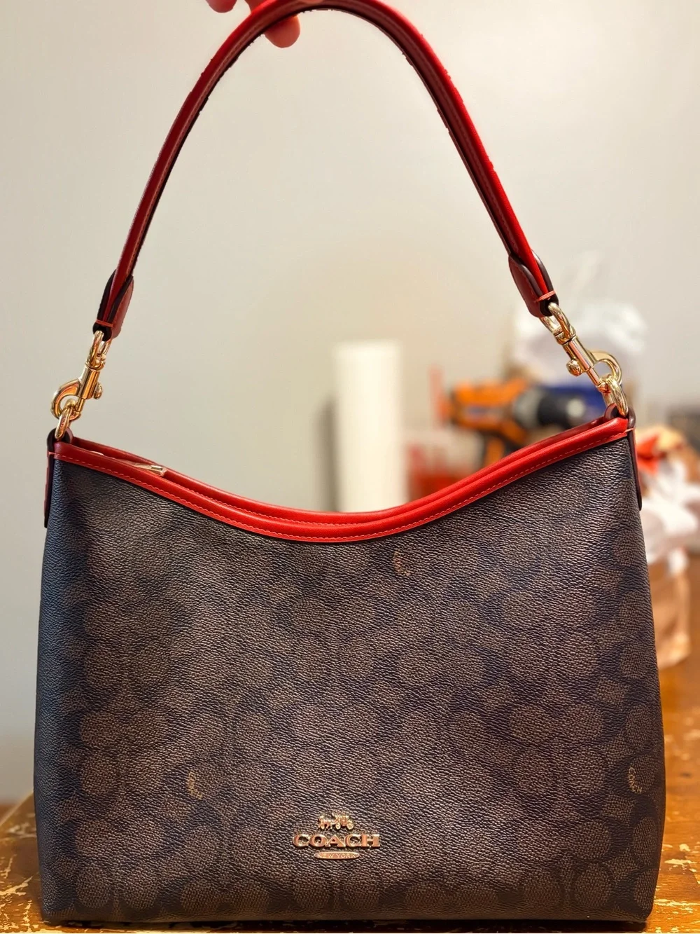 Laurel Shoulder Bag In Signature Canvas